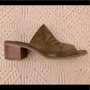 Size 6.5 Steve Madden low heel mules